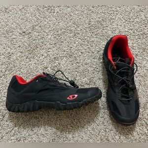 GIRO Junction Cycling Shoe Mens Size 10EU 43 Black Red Off Road Cleated Mountain